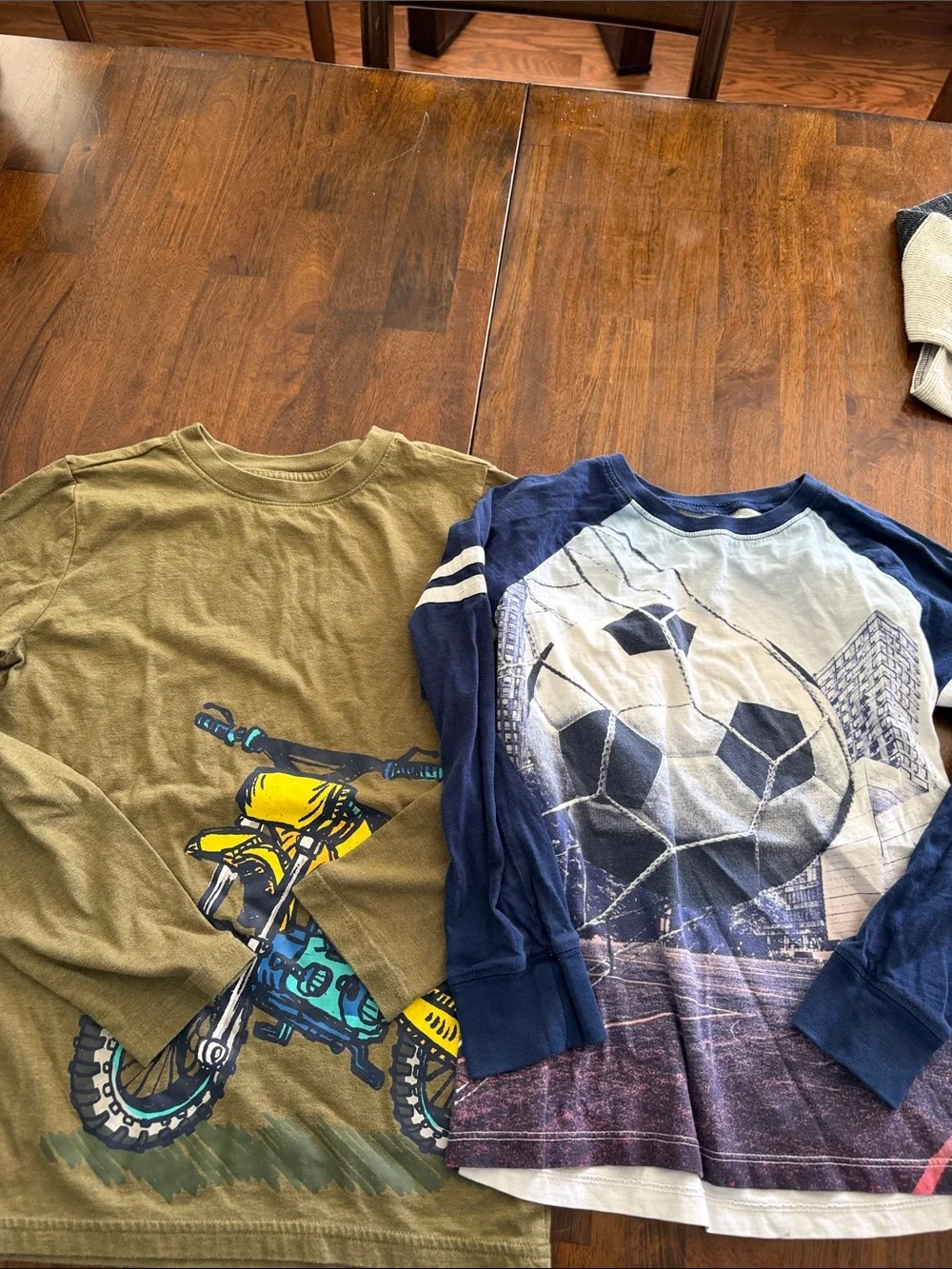 Bundle of 14 Boys Graphic long Sleeve T-Shirt Bundle - Size 8/10